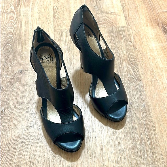 SOFFT | Black Leather Cut Out Heels - Picture 1 of 8